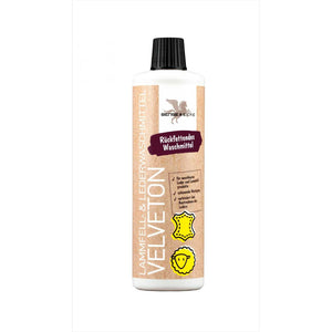 Velveton Lammfell Lederwaschmittel - 500ml von Bense & Eicke zur schonenden Reinigung und Rückfettung von Leder und Lammfell im Reitsportbereich.