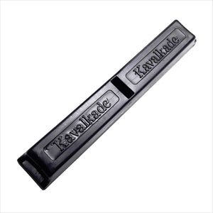 Kavalkade Gel Kinnkettenschoner aus weichem Gel in Schwarz mit geprägtem Logo. Zubehör Gebisse für optimalen Kinnschutz bei Pferden.