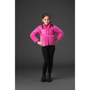 Mädchen trägt Equipage Kinder Winterreitleggins Sophia in Schwarz, kombiniert mit pinker Jacke – perfekte Kinderreithose für kalte Tage.
