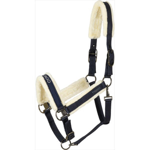 Catago Fellhalfter Trace 2025 mit Kunstfellpolsterung in Dunkelblau. Verstellbares Halfter mit CATAGO-Logo, ideal für Frühjahr/Sommer.