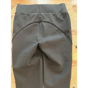 Rückansicht der Tommy Hilfiger Equestrian Reitleggings Elmira Full Grip mit durchgehendem Silikonbesatz für optimalen Halt im Sattel, Winterkollektion 2026.