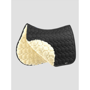 Equiline Schabracke Kunstfell - Basic Collection in Schwarz mit stoßdämpfender Kunstfellunterlage, ideal für empfindliche Pferderücken.