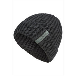 PIKEUR Mütze Sports Unisex Winterkollektion in Schwarz mit gestricktem Design und Pikeur-Logo, ideal für kalte Tage. Warm gefüttert mit Polyester.