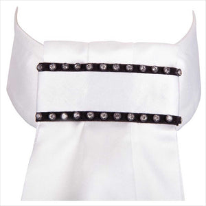 Detailansicht des B&R Kinderplastron London mit glänzenden Strasssteinen auf schwarzem Band, elegantes Design für junge Reiter.