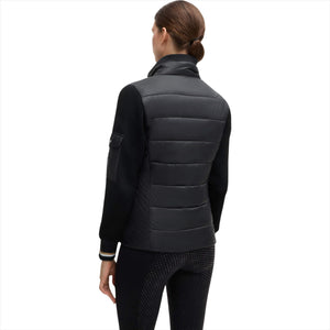 Rückansicht der BOSS Equestrian Yara FS25 wattierten Damenjacke mit horizontaler Steppung, ideal für Reiterinnen im Frühling und Herbst.