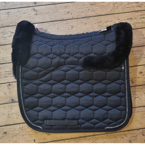 MATTES Schabracke Dressur Crystal Glanz schwarz mit Lammfell