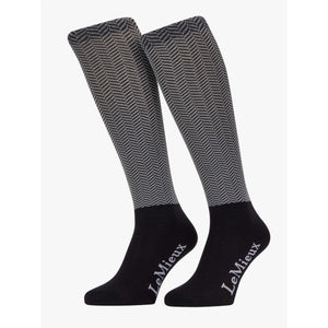 LeMieux Aspen Socken Herringbone - Komfort & Funktion in stilvollem Fischgrätmuster, ideal für Reitbekleidung im Winter 2025.