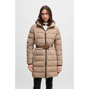 BOSS Reitmantel Vespa in Beige mit Gürtel, warm gefüttert und wasserdicht – ideal für Reiterinnen im Winter 2026.