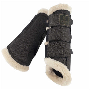 Eskadron Gamaschen Stingray FauxFur in Schwarz mit glitzernder Oberfläche und Kunstfellfutter. Robuster Beinschutz für Pferde aus der Heritage Kollektion 24/25.