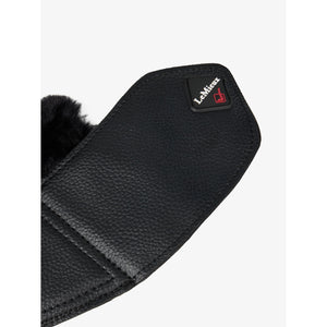 Detailansicht der LeMieux Hufglocken aus Kunstleder mit verstärktem Klettverschluss und Logo, langlebiger Beinschutz für Pferde.