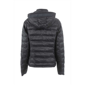 Rückansicht der Cavallo Steppjacke Fia in Schwarz mit gestepptem Design und abnehmbarer Kapuze. Funktional und stilvoll für den Sommer.