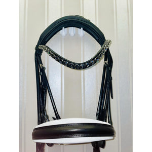 Kandare München FeelGood von Otto Schumacher mit rundgenähtem Leder und Stirnriemen mit Swarovski-Kristallen, weich gepolstert für Pferdekomfort.