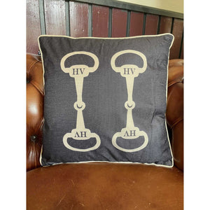 HV Polo Kissen Gebiss - kaufen | 45x45cm Polyester, dekoratives Kissen mit Gebiss-Motiv in Beige auf dunklem Hintergrund für stilvolles Interieur.