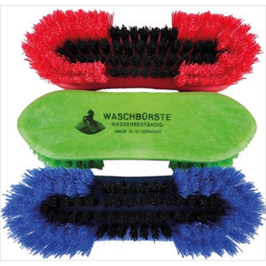 HAAS Waschbürste mit Kunststoffborsten in Rot, Blau und Grün. Ideal zum Reinigen von Pferden, langlebig und wasserbeständig.