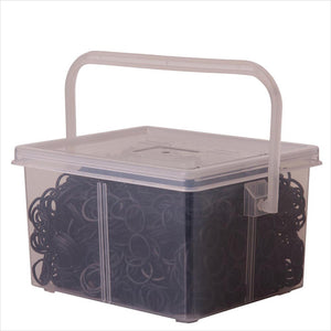 Premiere Mähnengummis in transparenter Aufbewahrungsbox mit Tragegriff, ideal zum Einflechten und Kämmen von Pferdemähnen im Stallalltag.