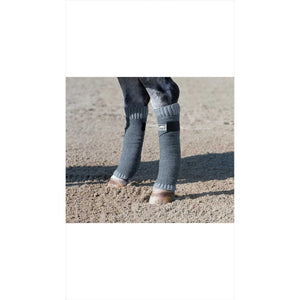 Eskadron Stallbandagen 4m – Basic Collection in Grau am Pferdebein, aus robustem Polyester mit Klettverschluss für Sehnen- und Transportschutz.