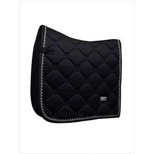 Schabracke Schwarz - Equestrian Stockholm mit glänzender Oberfläche und silberner Kordel, ideal für Dressursättel. Schnell trocknend und schmutzabweisend.