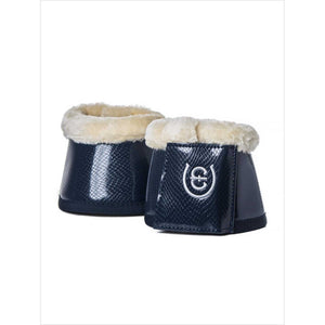 Equestrian Stockholm Hufglocken Navy aus Lederimitat mit weichem Teddy-Fleece, idealer Beinschutz für Pferde im eleganten Design.