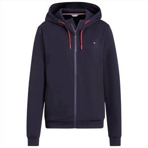 Damen Sweatjacke Kingston von Tommy Hilfiger in Dunkelblau mit Kapuze, Reißverschluss und roten Kordeln – ideal für Reiterinnen im Sommer 2025.