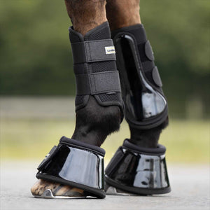 Kavalkade Hufglocken Star - Neopren Kunstleder Schutz in schwarzer Lackoptik am Pferdehuf. Robuste Hufglocken mit weichem Neoprenrand für optimalen Beinschutz.