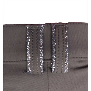 Detailansicht der Gürtelschlaufen der Reithose El Capone mit silbernem Glitzer. Hochwertige Verarbeitung für stilbewusste Reiterinnen.