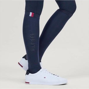 Tommy Hilfiger Erie Reitsocke Strass in Dunkelblau mit Strass-Logo und Flaggen-Detail, ideal für Reiter aus der Standardkollektion. Perfekt kombinierbar mit Herrenbekleidung.