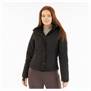 B&R Winterjacke Jane in Schwarz für Damen, wasserdicht und funktional mit abnehmbarer Kapuze und sportlichem Schnitt für kalte Tage.