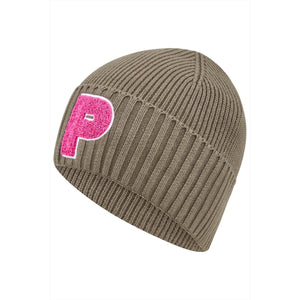 Pikeur Mütze Winterkollektion 2025 - Baumwollmütze in Taupe mit pinkem P-Logo. Modische Kopfbedeckung für kalte Winter 2026.