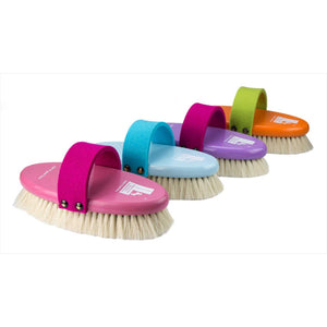 Ziegenhaar Pferdebürste - William Leistner Filzi in fünf Farben mit weichen Borsten für sanfte Fellpflege bei Pferden. Ideal gegen Staub und für Glanz.