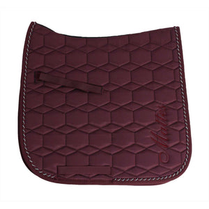 Mattes Schabracke in brombeer Kordel mit silbermetallic Glanz, elegante Steppung, atmungsaktiv und formstabil für Pferdesattel.