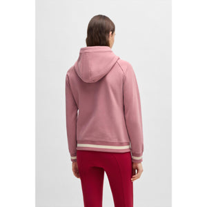Rückansicht der rosa BOSS Equestrian Damen Sweatjacke mit Kapuze und gestreiftem Bund, bequem und stilvoll für Reitsport und Alltag.