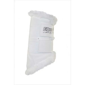 Weiße Equest Softgamaschen mit weichem Kunstfell. Komfortabler Beinschutz mit perfektem Sitz durch drei stabile Klettverschlüsse.