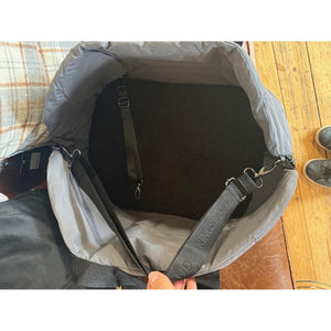 Innenansicht der Kingsland KL Macey Hundetasche H/W 25 mit Sicherheitsleine und weichem Innenfutter, funktional für Winter 2025.