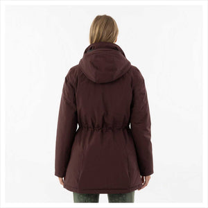 Rückansicht des BR Dreiviertelmantel Femke - Damenmantel mit verstellbarer Taille und Kapuze, perfekt für Outdoor-Aktivitäten im Winter 2024.