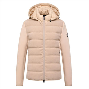 HV Polo Jacke Fiona in Beige mit Kapuze und Reißverschluss, ideal für Reiterinnen im Winter 2026. Modische Damenjacke aus der Kategorie Jacken & Mäntel.