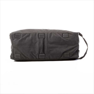 Unterseite der Kavalkade Stiefeltasche Kasimir mit rutschfesten Noppen. Stabiler Stand für sicheren Transport von Reitstiefeln.