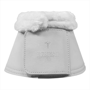 Weiße Equest Hufglocke Airflow Mesh mit weichem Webfellrand – stilvoller und funktionaler Beinschutz für Pferde.