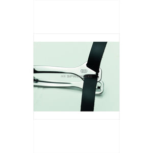 Detailansicht der Sprenger Sporen Ultra Fit mit patentierter Balkenhol Schlaufe, eleganter Edelstahl-Look, schont den Reitstiefel.