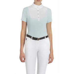Equiline Turniershirt Eveleene in Hellblau mit weißem Kragen und silbernen Knöpfen kaufen | Elegantes Turniershirt für Reiterinnen.