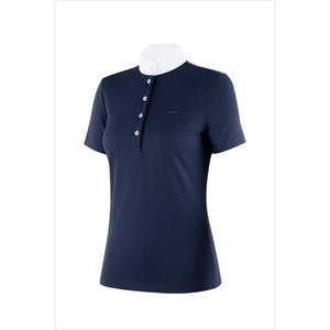Animo Turniershirt Basilea in Dunkelblau mit weißem Stehkragen, atmungsaktivem Piqué-Stoff und femininer Passform für Reitturniere.