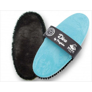 Haas Kardätsche Diva Lammfell aus der Annica Hansen Kollektion mit weichem Lammfell und türkisfarbenem Rücken für glänzendes Ponyfell.