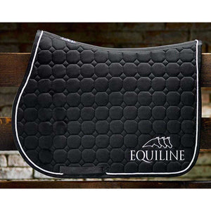 Atmungsaktive Equiline Schabracke Octagon aus der Basic Collection mit stoßdämpfender Polsterung und elegantem Logo für Pferdesättel.