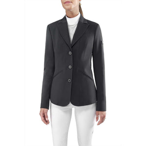 Equiline Turniersakko Grace in Schwarz mit femininer Silhouette und funktionalem Material, ideal für anspruchsvolle Reiterinnen.