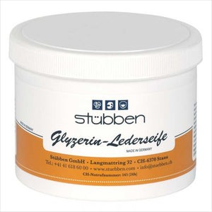 Stübben Glycerin Sattelseife 500g zur Lederreinigung in weißer Dose mit orangefarbenem Etikett. Effektive Lederpflege für Sattel und Zaumzeug.