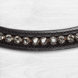 Detailansicht der Kieffer Kandare Paris mit funkelnden SWAROVSKI ELEMENTS im Stirnband, hochwertig verarbeitetes Leder.