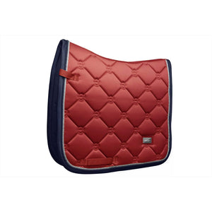 Schabracke Equestrian Stockholm in Grenadine Red mit gestepptem Muster. Ideal als pflegeleichte Sattelunterlage für den Reitsport geeignet.