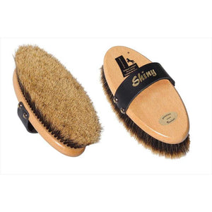 Kardätsche Shiny Rosshaar von William Leistner mit langem, weichem Rosshaar für sanften Glanz beim Pferdeputz. Ideal für Stall & Pflege.