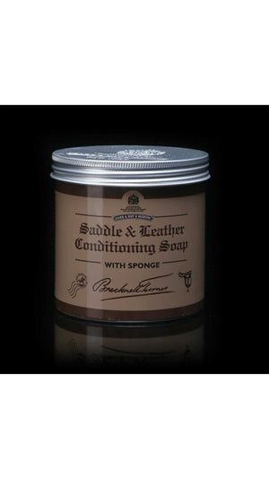 Carr&Day&Martin Brecknell Turner Sattelseife Lederpflege 500ml mit Schwamm für einfache Anwendung. Ideal zur Pflege von Sätteln und Lederzubehör.