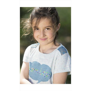 Detailansicht des Horseware Kinder T-Shirts mit Spitzenverzierung und buntem Pferdemotiv. Bequemes Shirt aus Baumwolle für Mädchen.