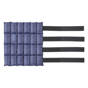 Ausgerollte Busse Kühlgamasche Cool Off mit 24 flexiblen Kühlpacks und Klettverschlüssen. Perfekter Kontakt zur Pferdehaut für effektive Kühlung.